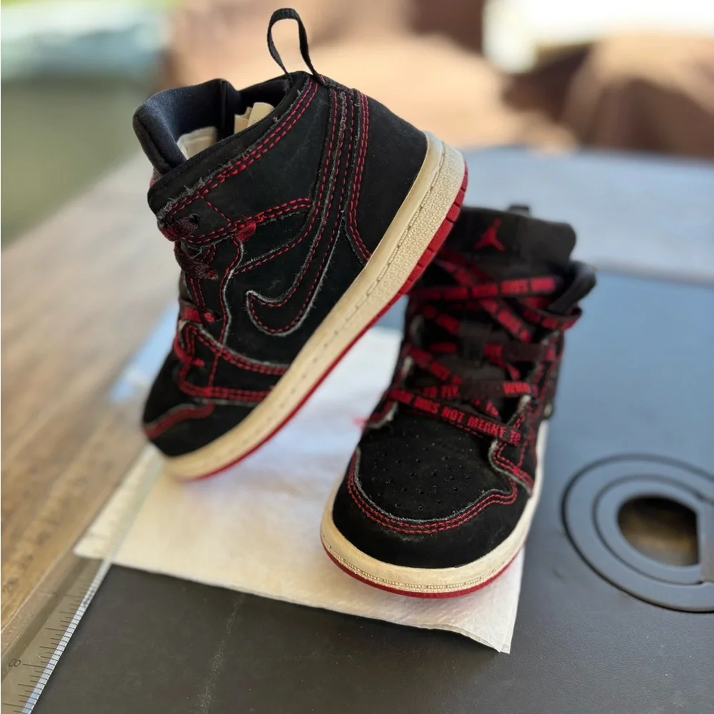 Size 7C Nike Air Jordan Retro 1 Mid Toddler used CU6619-062
